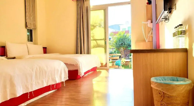 Семейный люкс с балконом Stone Home Bed and Breakfast