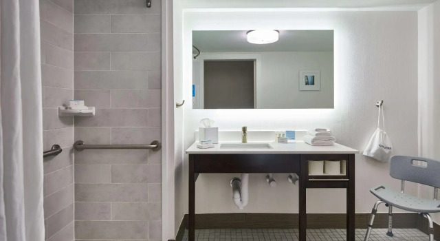 Четырёхместный номер Standard Hampton Inn & Suites Chapel Hill/Durham