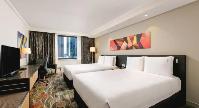Четырёхместный номер Standard Holiday Inn Perth City Centre by IHG