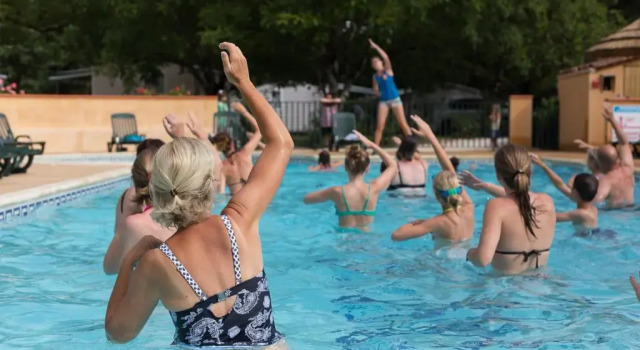 Camping Le Perpetuum, Rezerwuj Pole kempingowe Domme Dodogne Valley