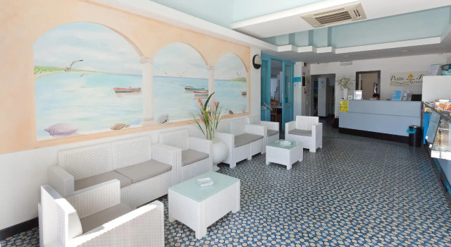 Hotel Petite Fleur, Varaa Hotelli Alba Adriatica Rooma
