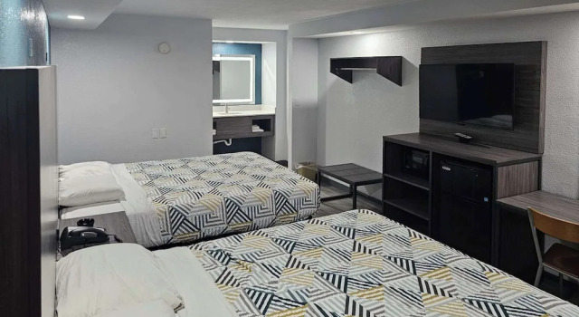 Четырёхместный номер Standard Motel 6 Memphis, TN - Graceland