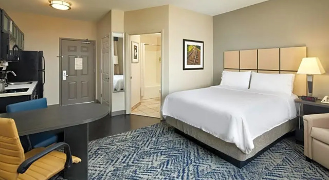 Двухместный люкс c 1 комнатой Candlewood Suites Charleston-Northwoods by IHG