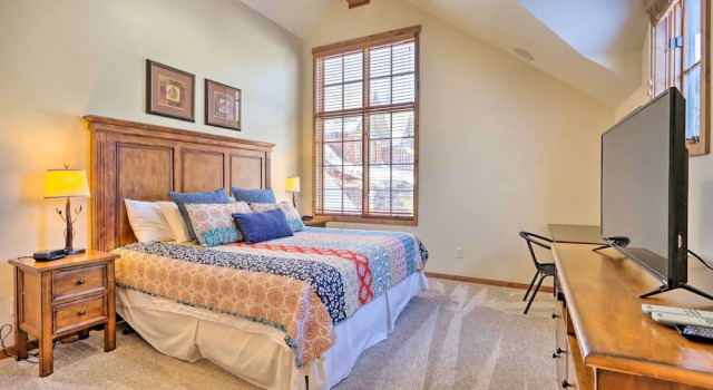 Ski-in/ski-out Donnelly Townhome w/ Hot Tub!