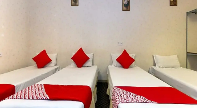 Семейный люкс The Crown Borneo Hotel