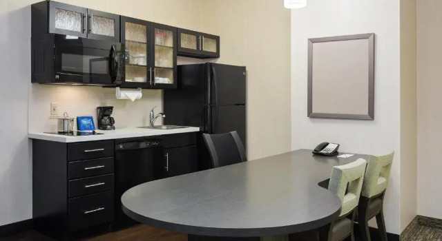Четырёхместный люкс Candlewood Suites Grove City - Outlet Center by IHG
