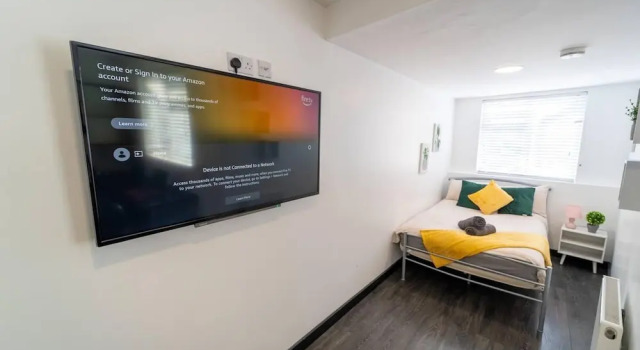 Студия Large Studio Available on First Floor!