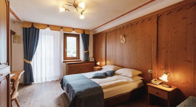 Четырёхместный номер Standard с балконом Albergo Centrale