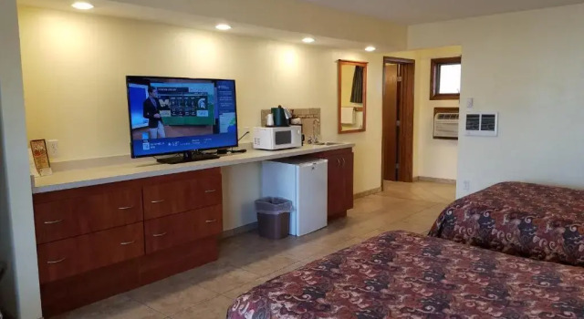 Четырёхместный номер Standard Black Hawk Motel & Suites