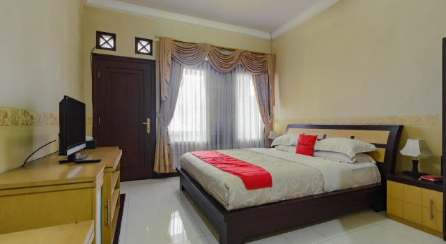 RedDoorz Syariah @ Cipanas, Book Hotel Cipanas West Java