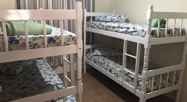 Кровать в общем номере Hostel Cidade das Flores