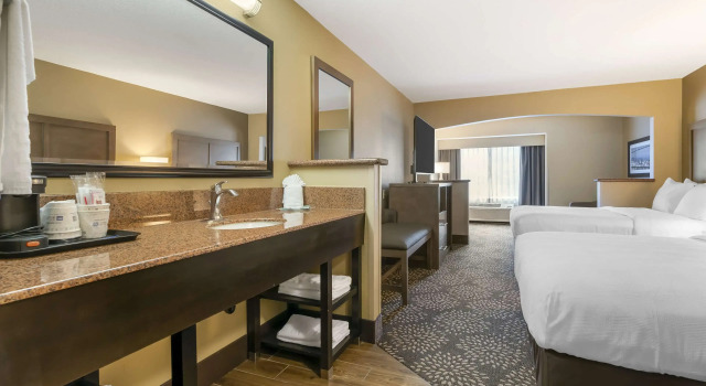 Четырёхместный люкс Best Western Columbia River Waterfront Hotel Astoria