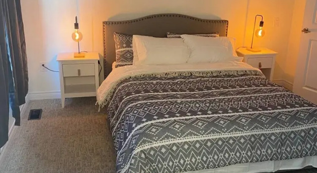 Luxurious Town House With x2 Cars Garage No01, Rezervați Hotel Cambridge Huron, Perth, Waterloo and Wellington