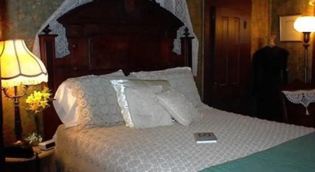 Standard Doppel Zimmer mit Balkon und mit Gartenblick Carleton House Bed and Breakfast