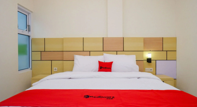 Reddoorz Near Pasar Gede Solo, Boek Hotel Solo. Central Java