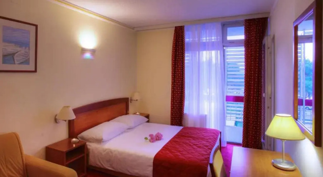 Двухместный номер Standard с балконом и с видом на внутренний двор Amadria Park Beach Hotel Niko