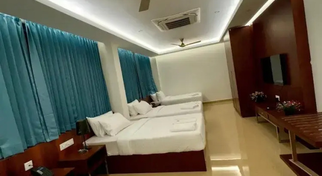 Четырёхместный номер Deluxe Le Royale Palace