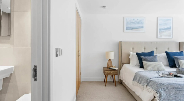 A7 Masts - Striking beachside apartment with beautiful sea views, private balcony and secure parking, Забронировать Апартаменты/квартира Апартаменты Торки, рядом с Художественно-исторический музей Торр-Эбби, Апартаменты/квартира
