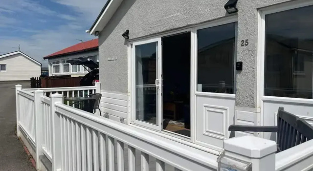 Seasideescape-2br-sleeps4-parking-petsok-fireplace, Забронировать Отель Отели Англии 3 звезды, 3*