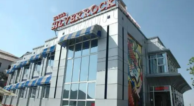 Hotel Silver Rock, Rezerwuj Hotel Hotele w Uttarakhand z basenem, Basen