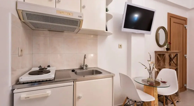 Студия Standard Panos Luxury Studios