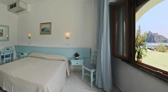 Hotel Eugenio, Buchen Sie Hotel Ischia Ischia