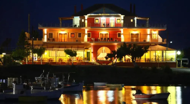 Faros Luxury Suites, Book Hotel Marathopolis Messinia