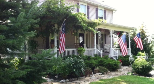 The Bella Ella Bed and Breakfast, Забронировать Отель «постель и завтрак» Канандейгуа Finger Lakes