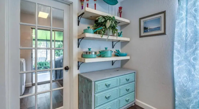 Cortez Gardens Cottage 15, Renovated and close to Beach, 3-Bed, 2-Bath 10 People