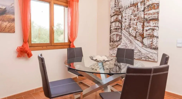 Can Canals in Art With 5 Bedrooms and 4 Bathrooms, Rezerwuj Willa Hotele w Majorka z parkingiem, Parking