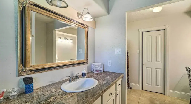 Коттедж Spacious Seabrook Home w/ Patio: 1 Mi to Beach!