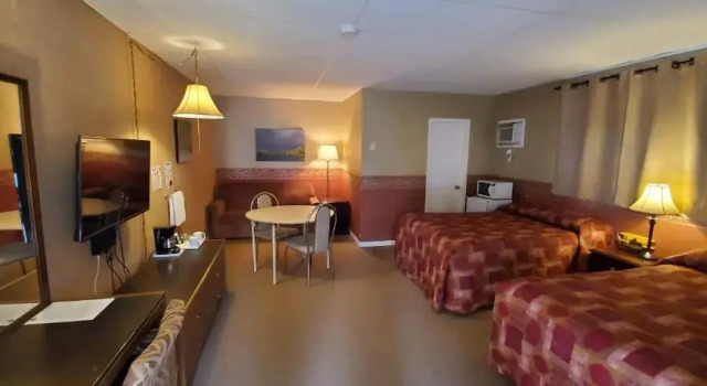 Четырёхместный номер Standard Pinewood Inn
