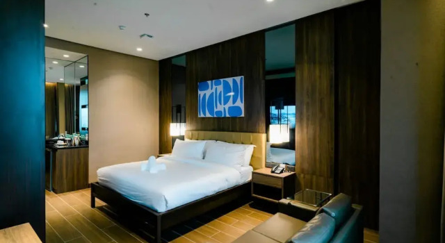 Двухместный люкс с видом на город Hotel A and A Quezon City powered by Cocotel