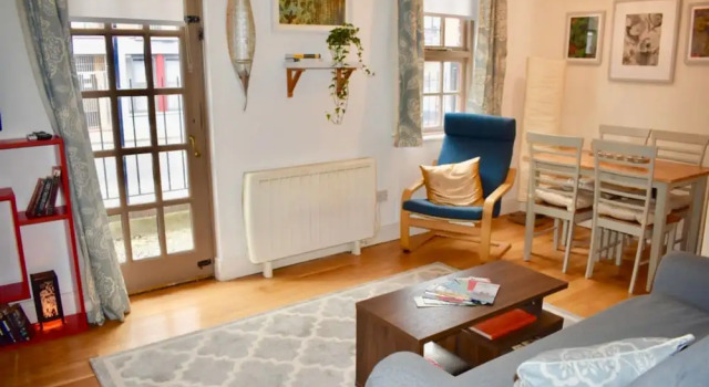 Beautifully Decorated Home in Dublin, Забронировать Отель Отели Дублина с парковкой, рядом с The City Hall, Парковка