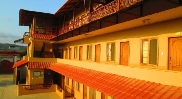 Hotel Mediterraneo, Rezerwuj Hotel Hotele w Canoa z parkingiem, Parking