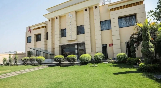 Hotel J7 International By OYO Rooms