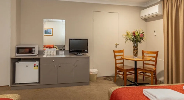 Четырёхместный номер Standard Club Inn Motel