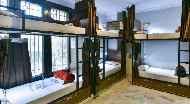 Кровать в общем номере Hoztel Jaipur