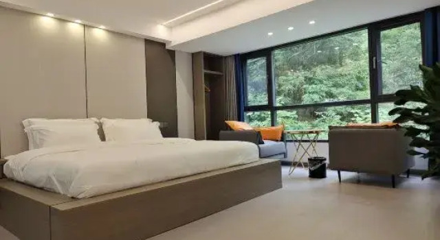 Семейный люкс с красивым видом из окна Qianyuan Backyard Homestay (Enshi Grand Canyon Yunlong Dixie Store)