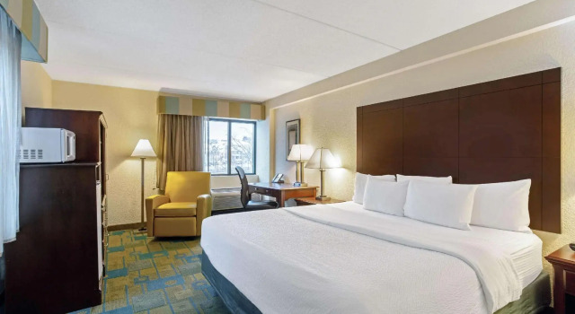 Двухместный номер La Quinta Inn & Suites by Wyndham Boston Somerville