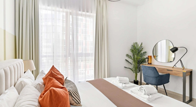 Silkhaus Modern 1BR Dubai Marina Bay Central, Забронировать Апартаменты/квартира Отели Эмирата Дубая с парковкой, рядом с Торговый центр The Beach, Парковка
