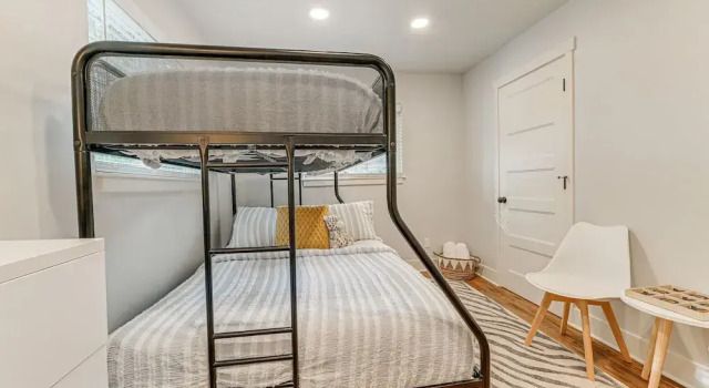 Delightful Grants Pass Home With Hot Tub!, Buchen Sie Ferienhaus Villen in Applegate Valley, Villa