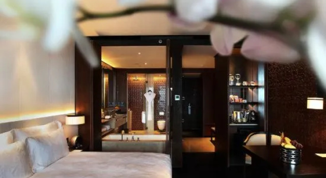 Номер Deluxe Bay Breeze Hotel