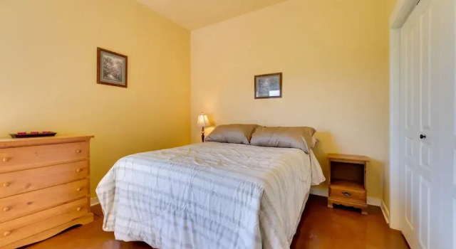 West Richland Home w/ Vineyard & Mountain Views!, Buchen Sie Ferienhaus Richland 