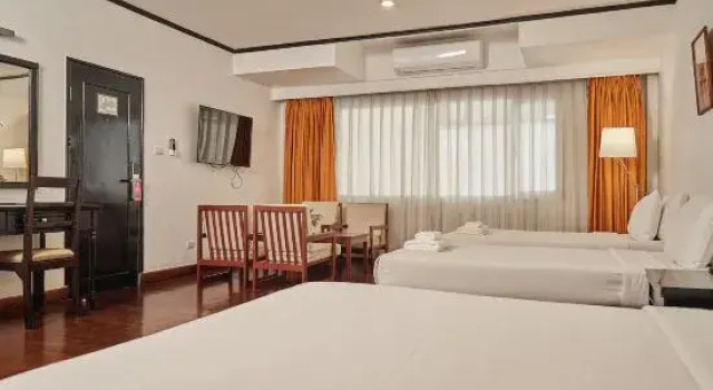 Четырёхместный семейный номер Standard Le Charme Vientiane Hotel