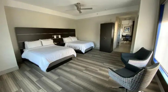 Люкс с видом на озеро Holiday Inn Express & Suites El Dorado Hills by IHG