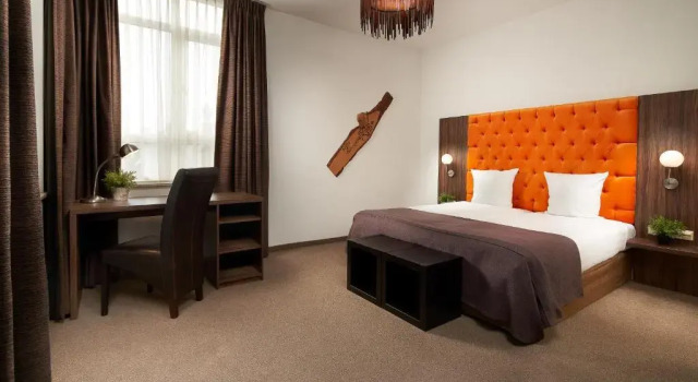 Двухместный номер Comfort Hotel La Reine