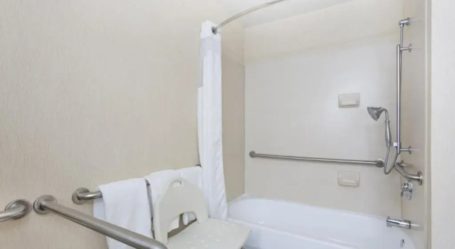 Четырёхместный номер Standard Holiday Inn Express Princeton/I-77 by IHG