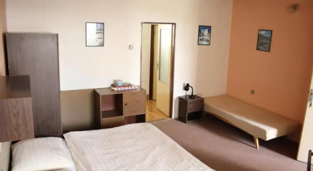 Bungalovy a ubytování Ratibořice- Zlíč, Rezerwuj Hotel Hotele w Kraj hradecki z parkingiem, Parking