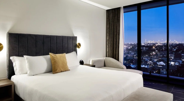 Двухместный номер Premium с балконом и с видом на город Crowne Plaza Sydney Burwood by IHG